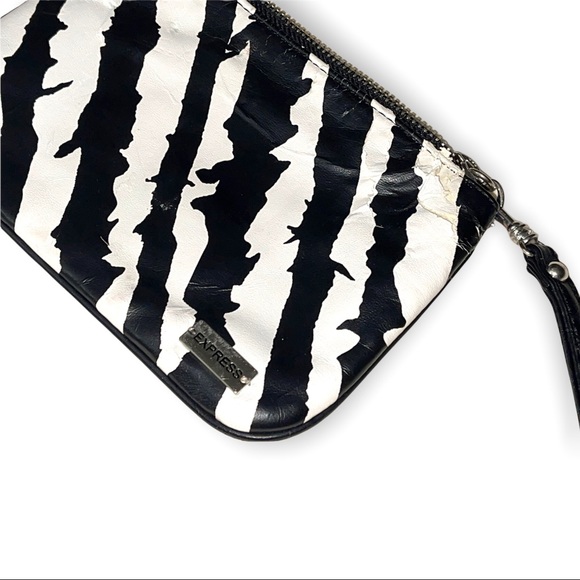 Zebra Print Black And White Express Change Purse Clutch With Zipper And Wristlet - Picture 3 of 5